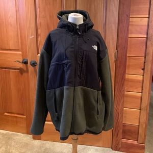 Men’s Northface Fleece jacket with nylon overlay.